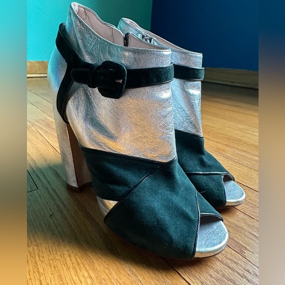 Miu Miu open toe heels from Fall-Winter 2011 runway - Picture 1 of 11